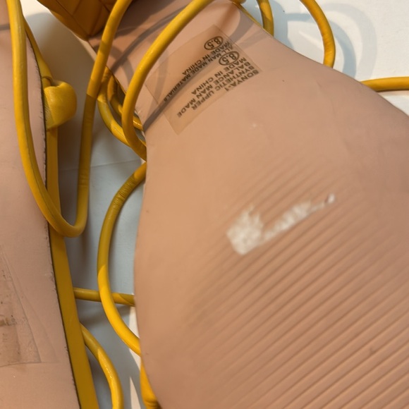 Size 8.5 - Picture 3 of 5